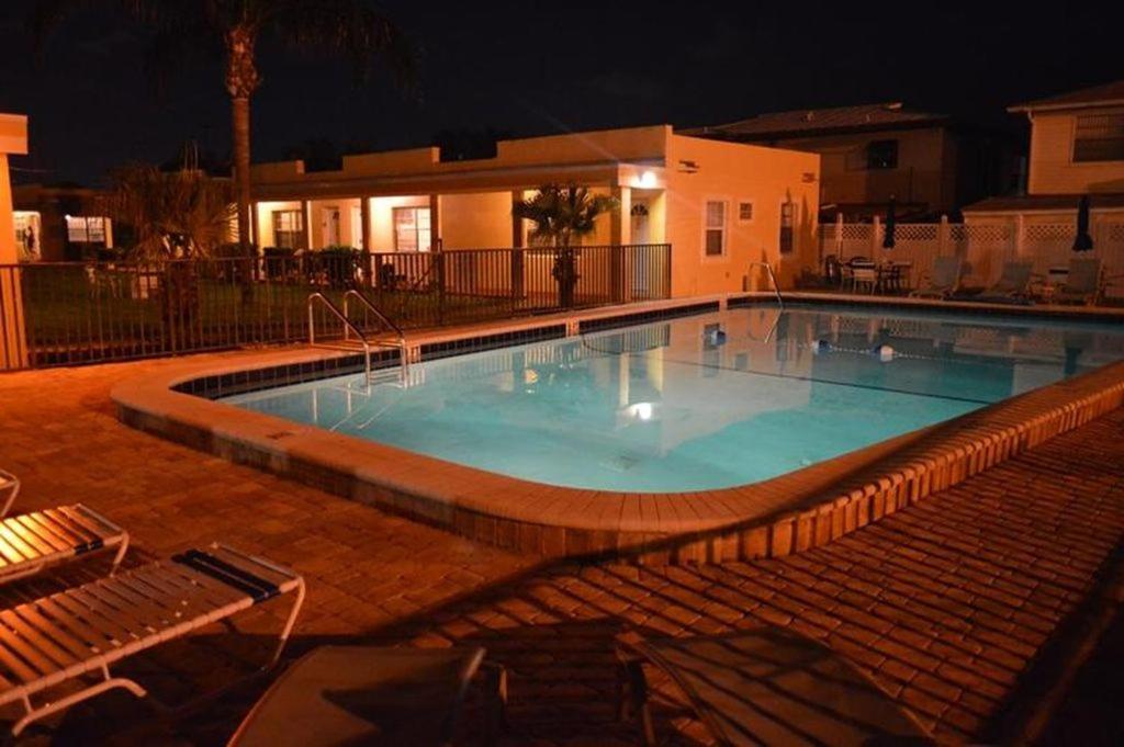 The Monterey Beach Resort St. Pete Beach Exterior photo