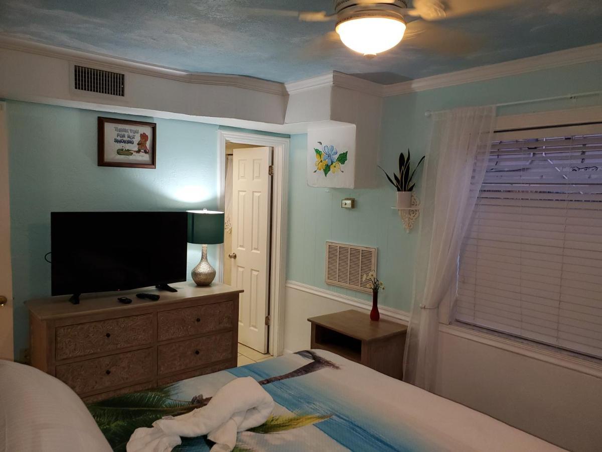 The Monterey Beach Resort St. Pete Beach Exterior photo