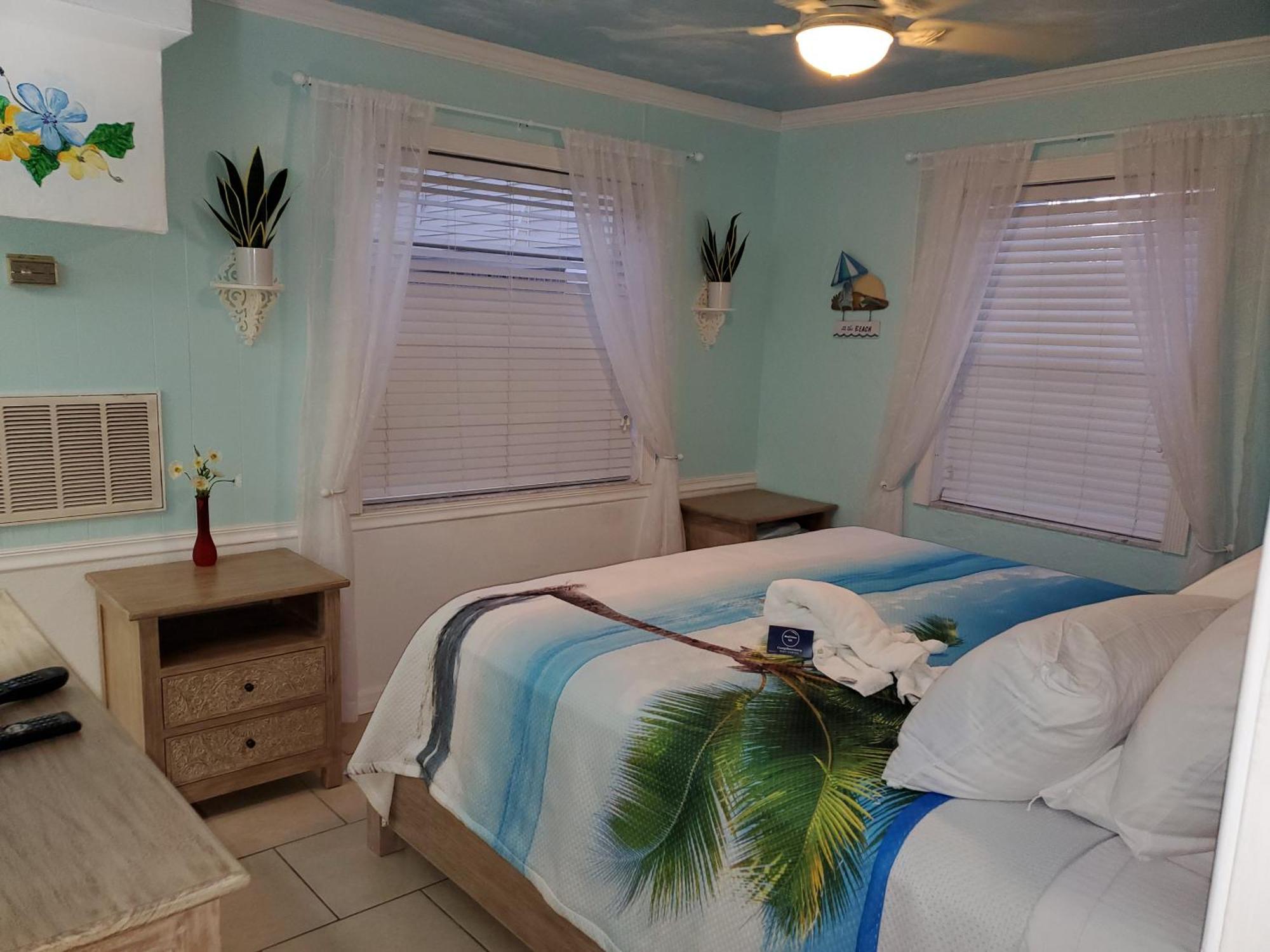 The Monterey Beach Resort St. Pete Beach Room photo